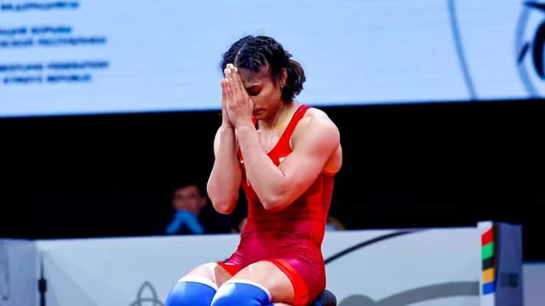 Indian wrestler Vinesh Phogat accepts cash prize equivalent to an Olympic Silver medallist - WFI